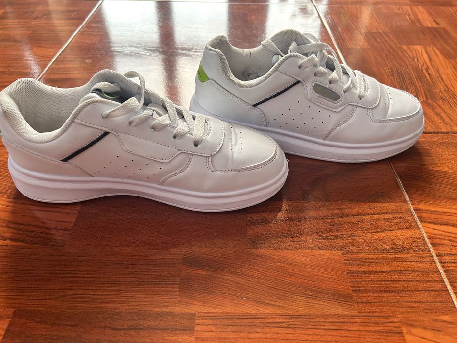 Vând încălțăminte în stare foarte bună