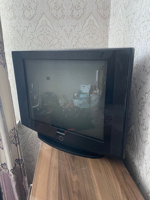 Телевизор Samsung цветной диагональ 70 см