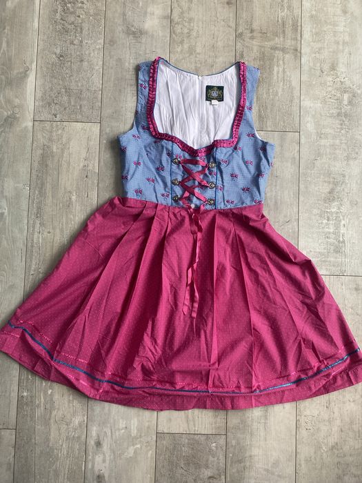 Rochie dirnl traditionala bavareza