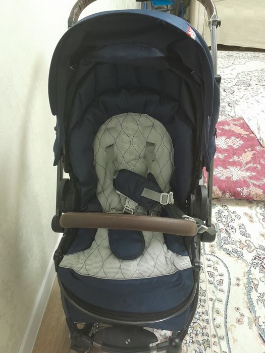 Коляска новая, синий цвет