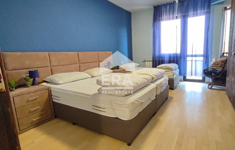 Луксозна къща с футболно игрище и СПА зона в с. Покровник