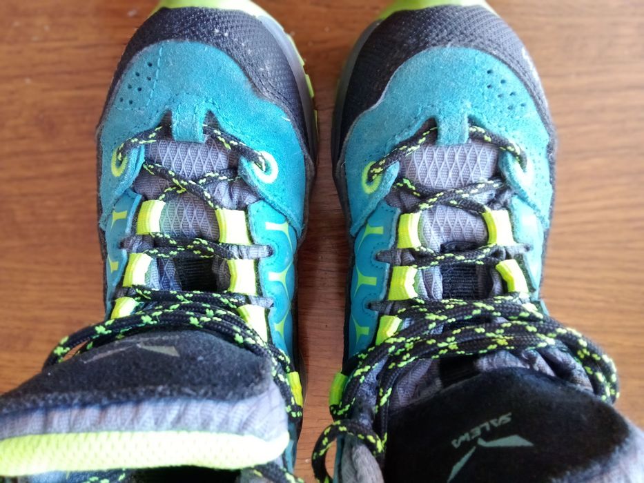 Салева, Оригинални, ефектни и удобни, детски обувки номер 26