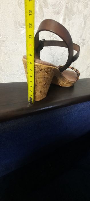 Босоножки женские      .