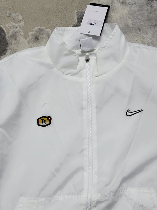 Vind Geaca Nike tn noua