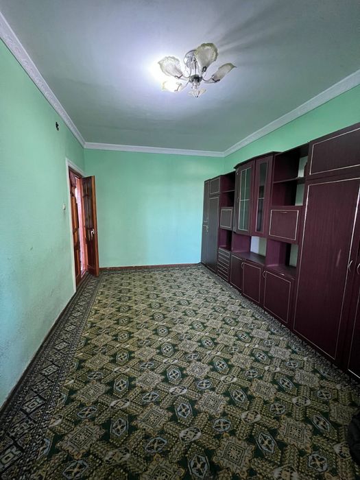 5 каватли янги гиштли домнинг 5 чи каватидаги 2 хонали квартира ижараг