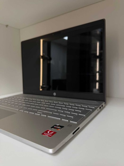 Dracula Amanet: Laptop HP Pavilion, AMD Radeon 7 3700U.