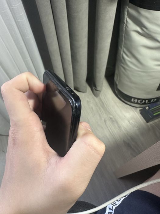 Продас телефон vivo v17