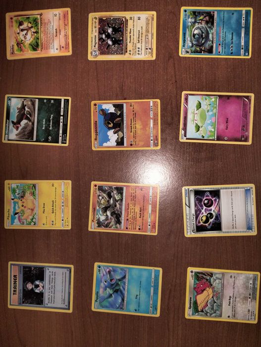 Vand 72 de carti Pokemon, pret negociabil