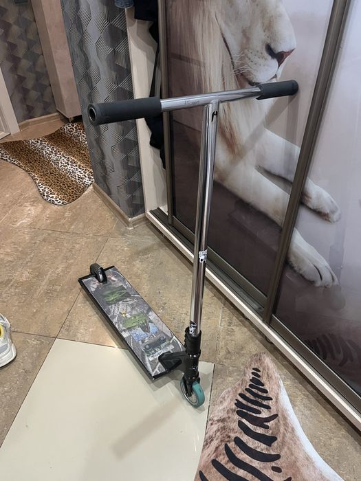 Продам трюковой самокат кастом