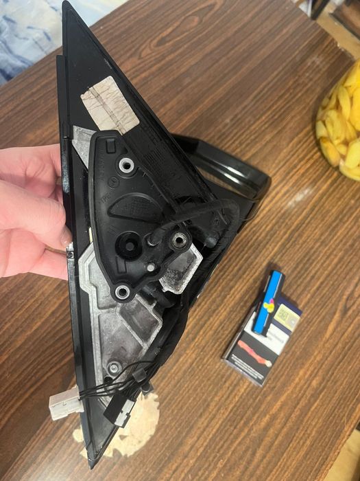 Vând oglinda dreapta e class w212