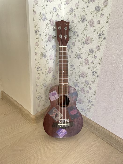Б/У укулеле————-