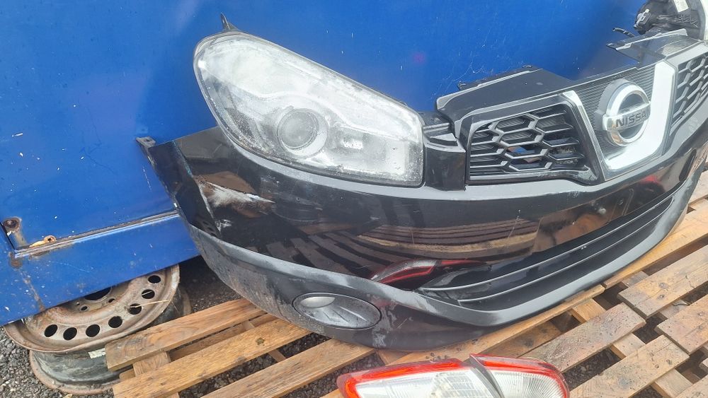 Bara fata Nissan Qashqai facelift 2013 faruri lupa triple grile proiectoare