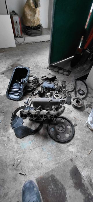 Продам запчасти тойота карина е