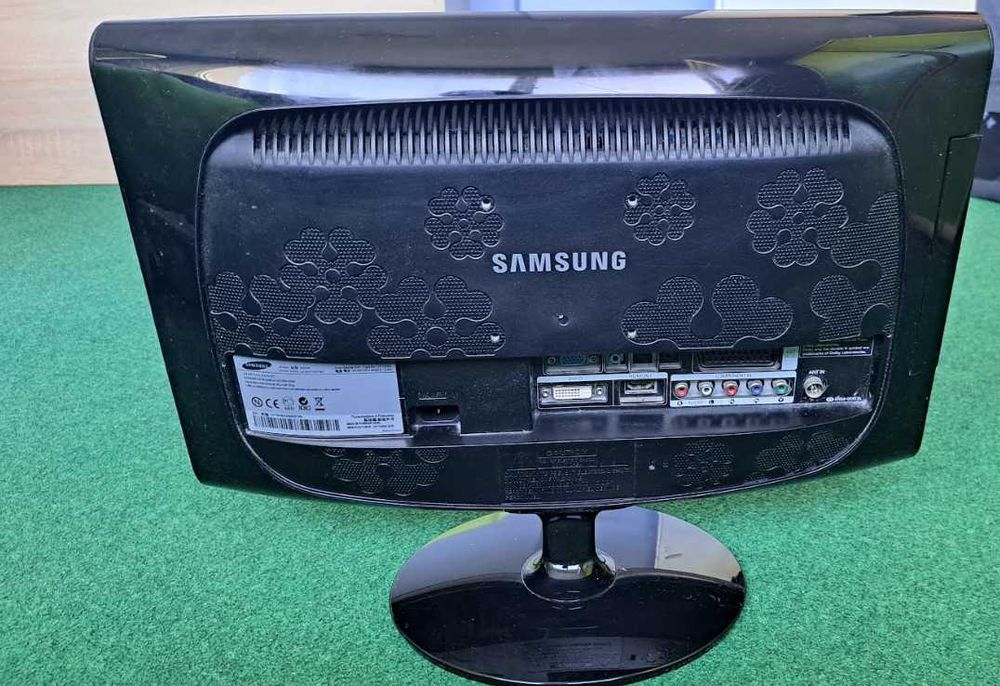 Телевизор/ Монитор Samsung 933HD LCD 19"