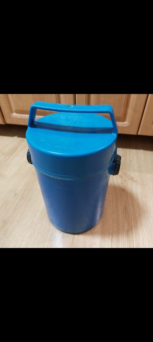 Продам термос пластиковый