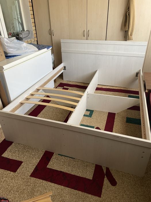 Продам кровать двухспальнюю с матрасом