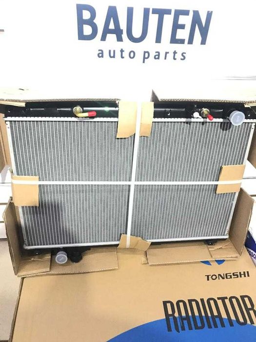 Радиатор охлаждение на Nissan Sunny