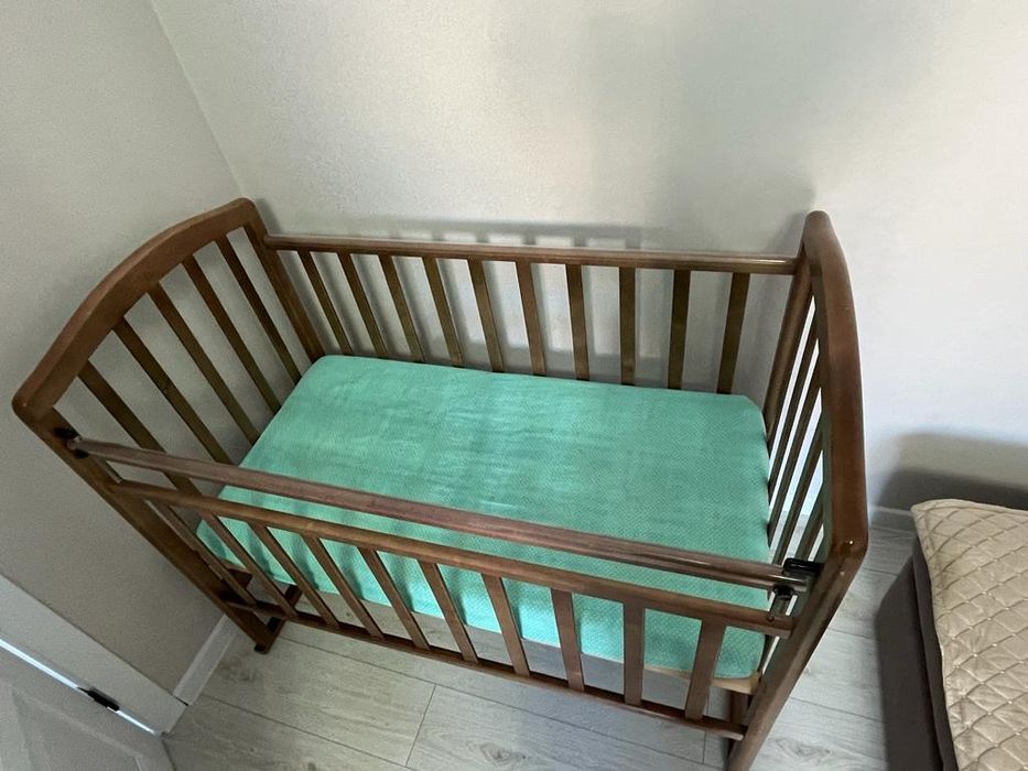 Кровать детская деревянная