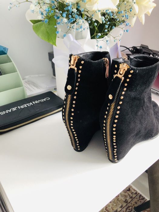 Замшевые полусапожки