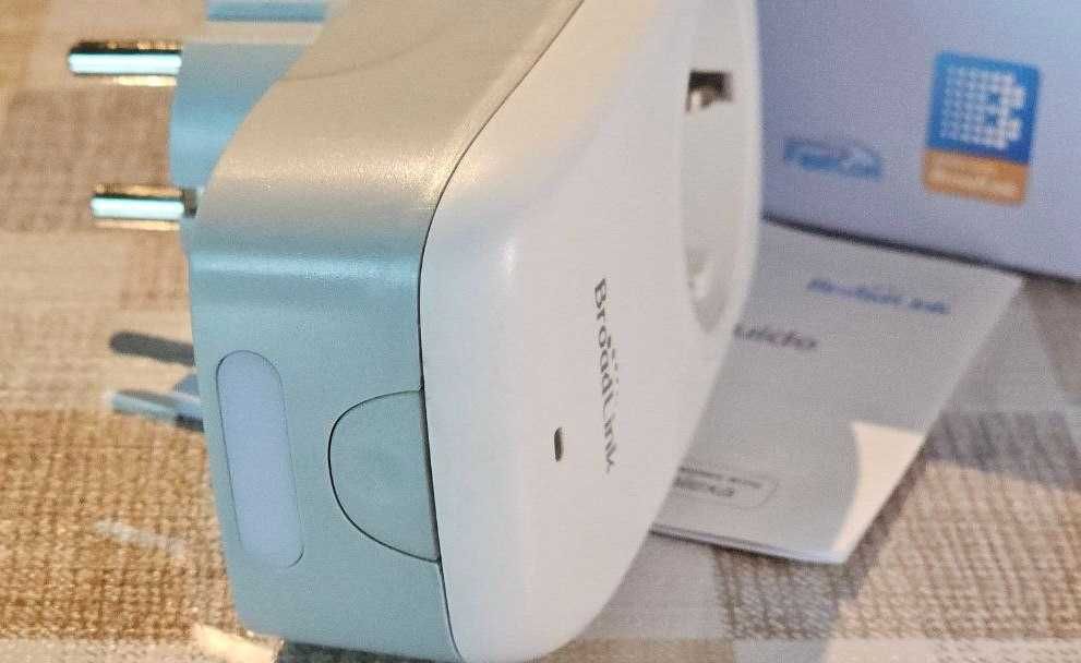 Смарт  Wi-Fi контакт с вградена нощна лампа BroadLink SP4L