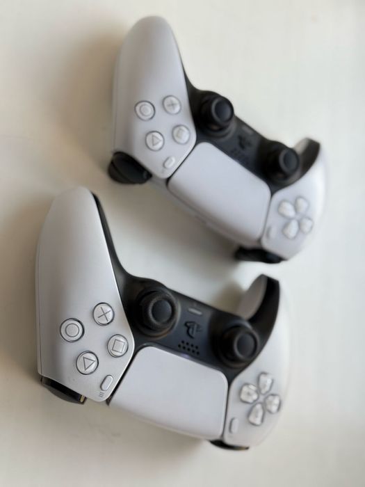 PS5 + 2 геймпада + подставка + много игр + доставка