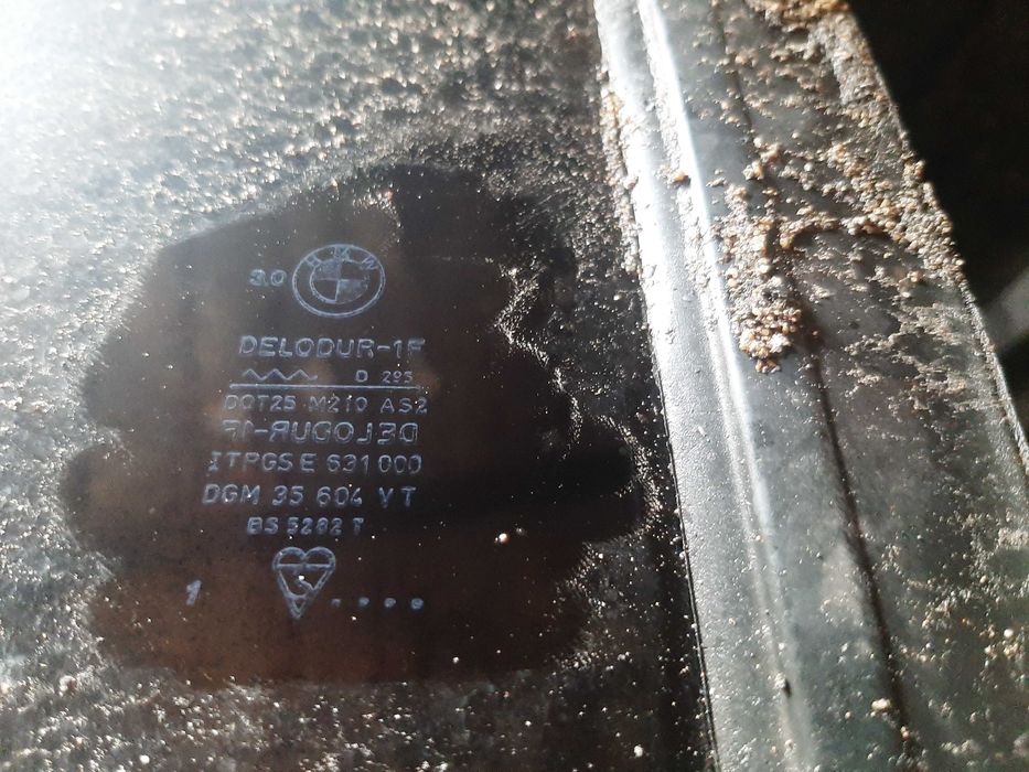 Стёкла на  бмв е 30 или е36 универсал  ЧИТАЙТЕ ОПИСАНИЕ