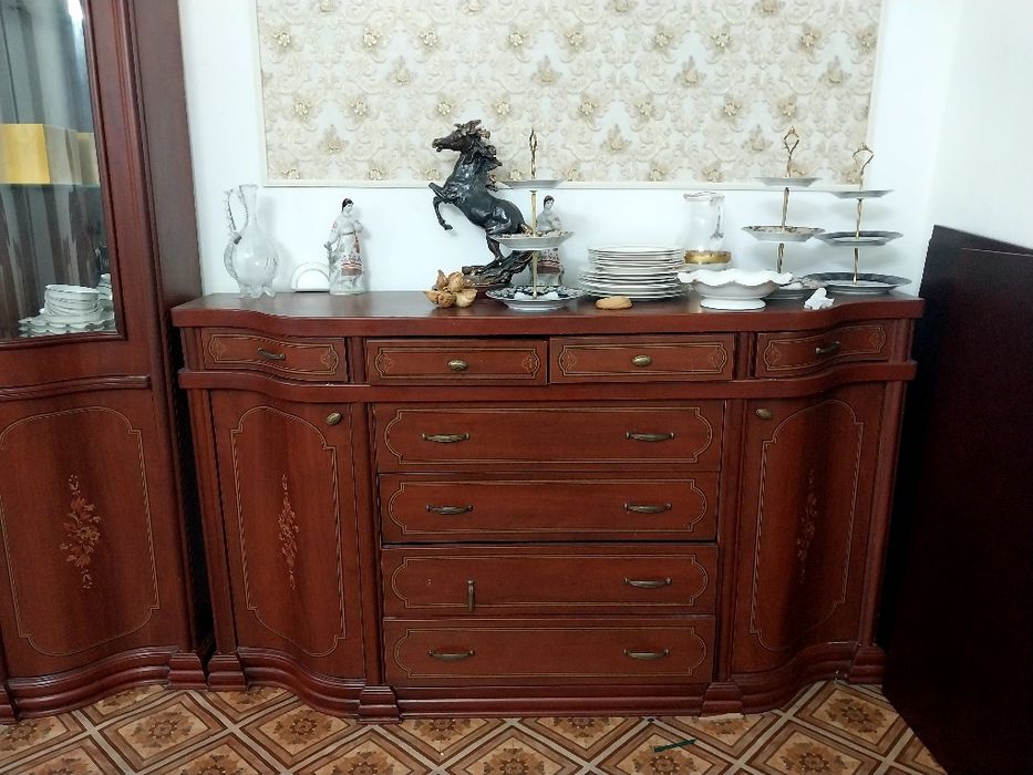 Продается сервант и комод