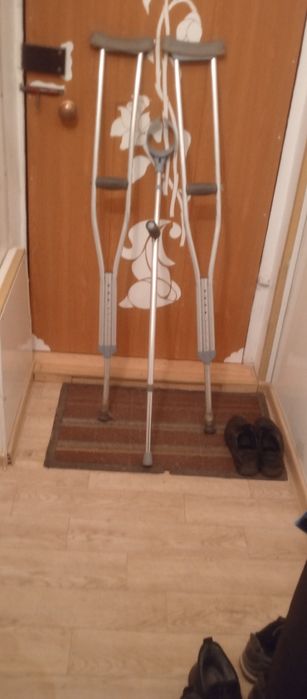 Продам подмышечные костыли