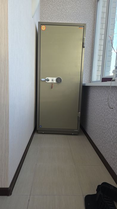 Продам сейф valberg