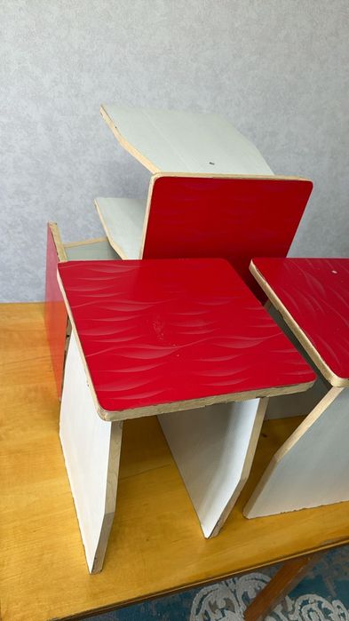 Стол и табуретки