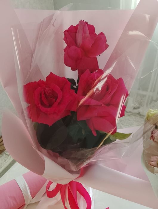 Цветы свежые цена разные.