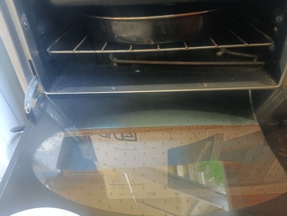 Электрическая печка с плитой сверху