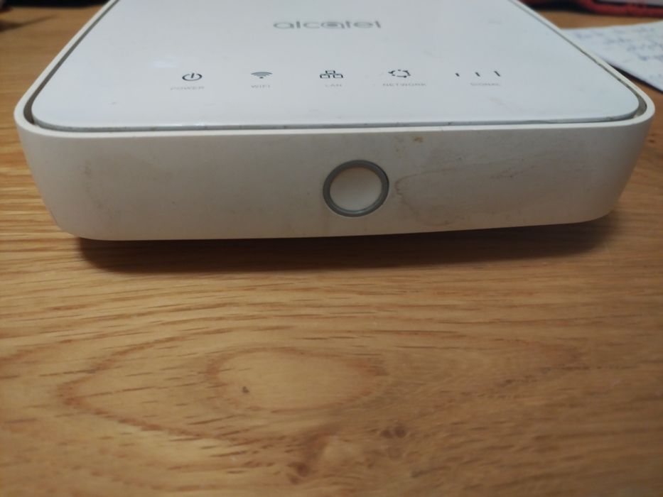 Router wireless cu cartela SIM GSM alcatel HH40V