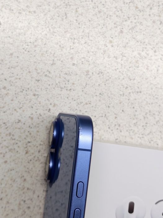 iPhone 16 256 GB UltraMarine Blue - Stare foarte buna