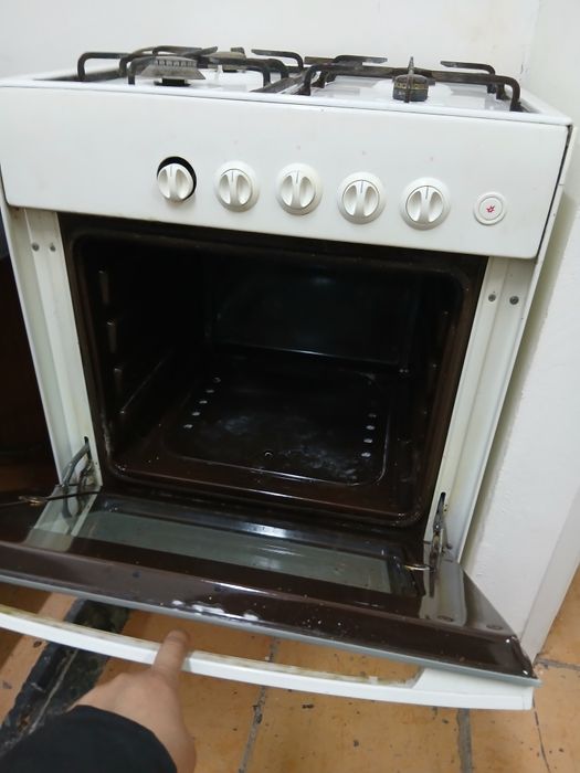 Продам газ плиту