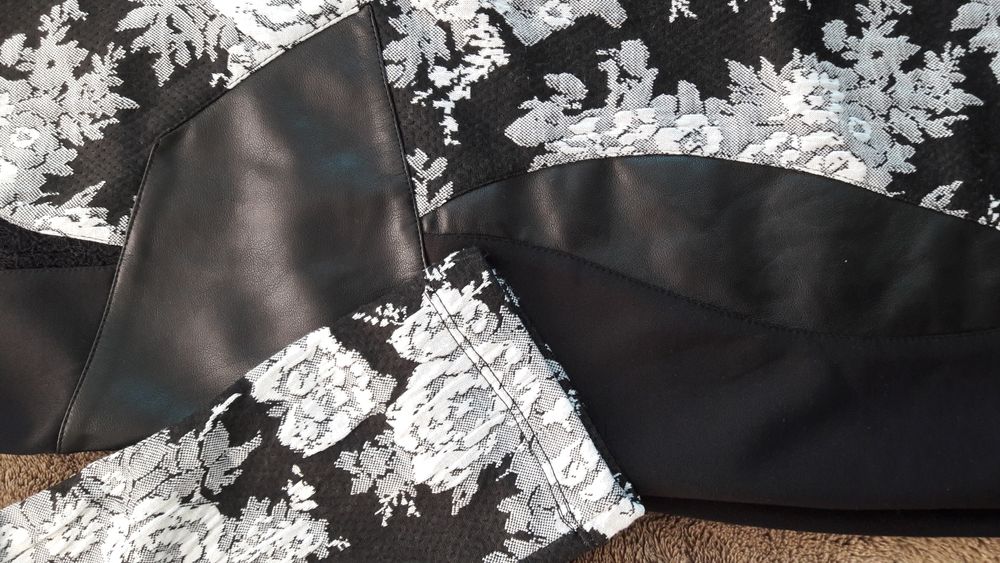 Чисто НОВА кожена рокля с дантели