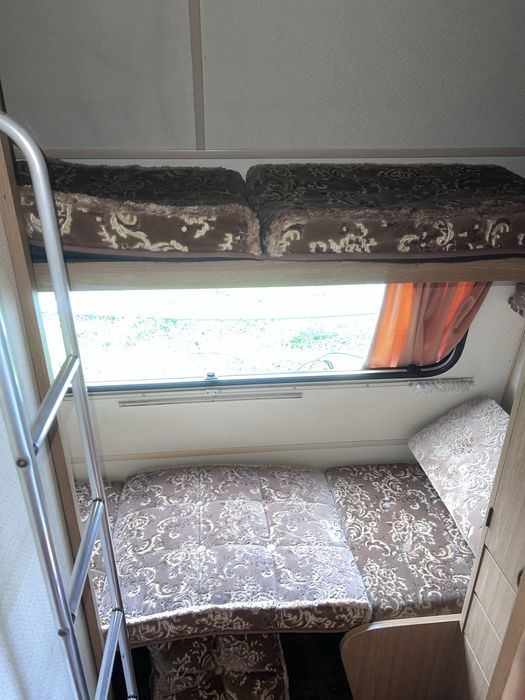 Vand rulota cu 4 paturi stare foarte buna