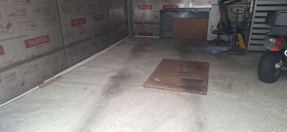 Inchiriez hala  60 m2 utili