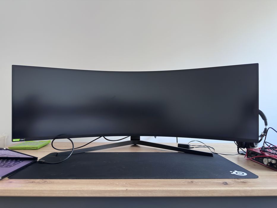 Samsung Oddysey G9 240Hz G-Sync
