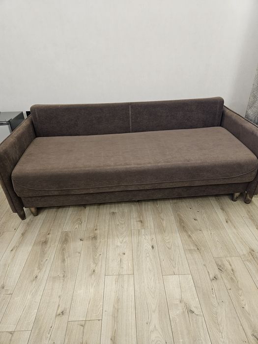 Продам диван почти новый