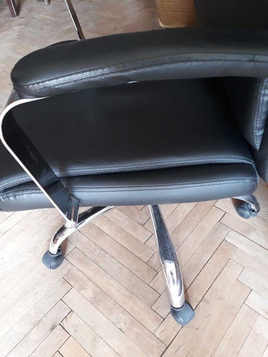 Нов директорски офис стол