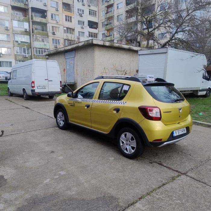 Продавам Дачия Сандеро Stepway
