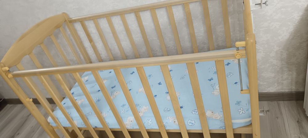 Продам детскую кроватку