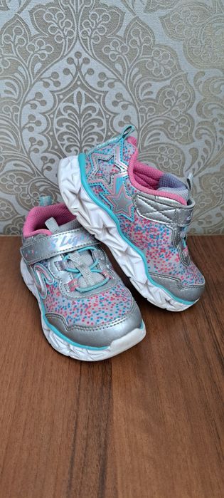 Скейчерсы,  кроссовки, светяться , размер 24, длина по стельке 15см