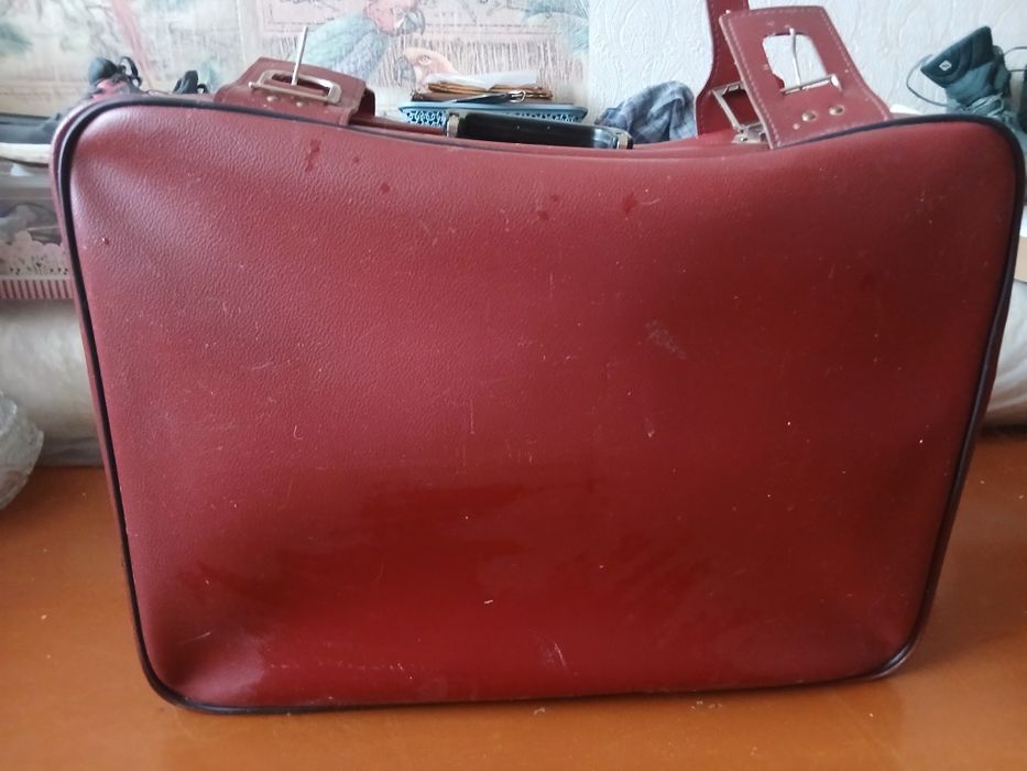 Продам чемодан дорожный