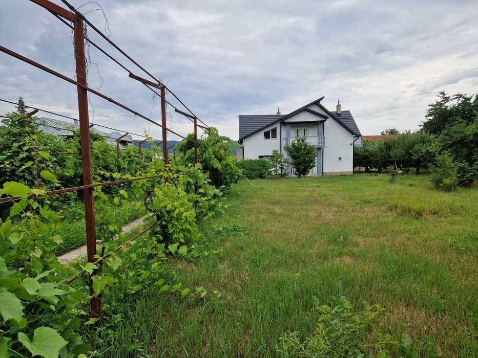 Vila P+1, caramida + a doua  casa de BCA, teren 8000mp