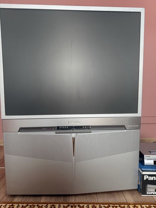 Продается телевизор кино театр   Panasonic с новый видеомагнитафоном
