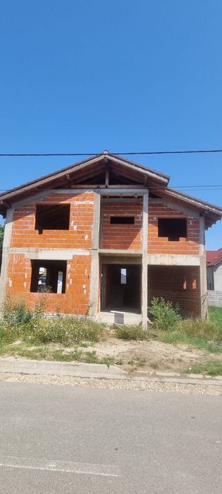 Casa la rosu Cartier Lotus Sanmartin