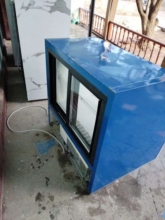 Витиринный холодильник