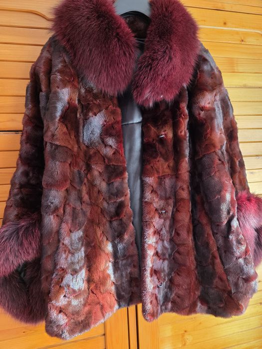 Haina blană VIZON & VULPE – Model Fluture, NOUĂ (Nepurtată)
​Descriere